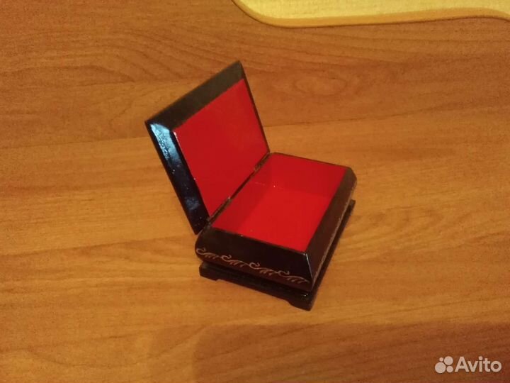 Палеховская шкатулка, размер: дл. 9 см, шир. 6 см