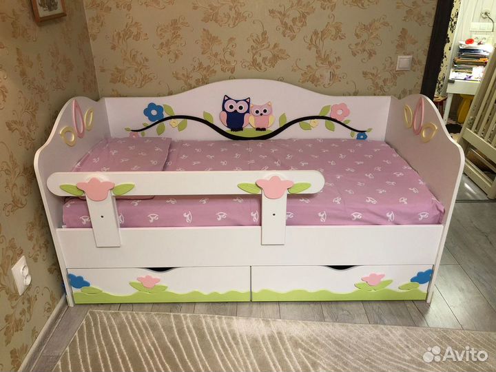 Комплект мебели детской спальни - шкаф и кровать