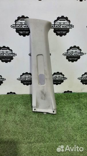 Обшивка левой стойки Pontiac Vibe