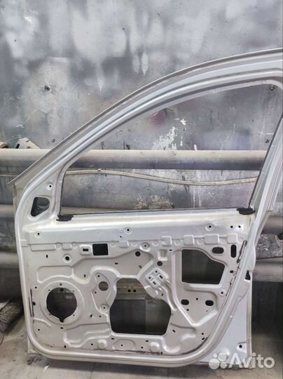 Правая передняя дверь Renault Duster,Sandero