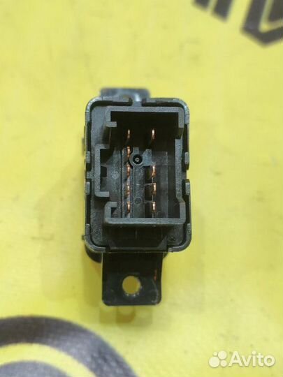 Кнопка аварийной сигнализации Honda Cr-V RD1 B20B