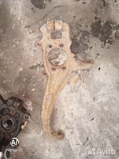 Поворотный кулак правый nissan Pathfinder r51