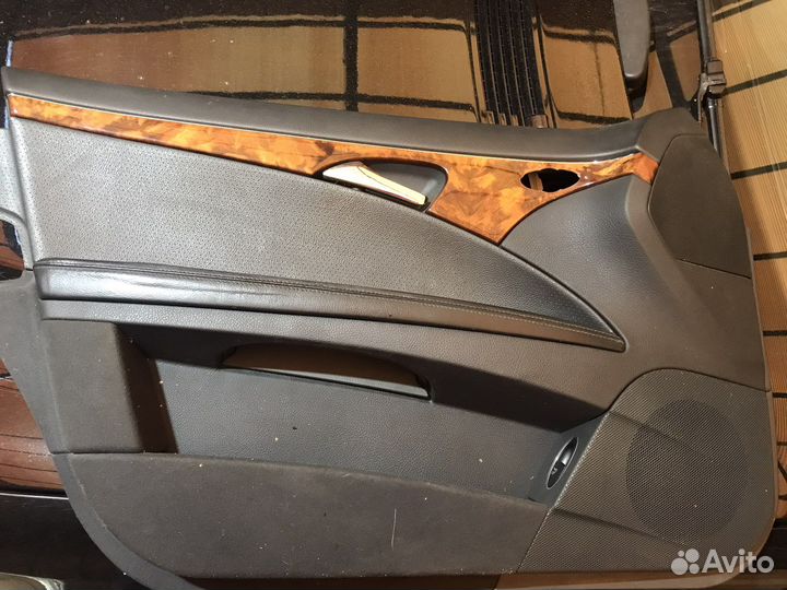 Обшивка двери передняя w211