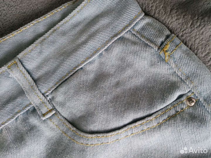 Летние светлые джинсы