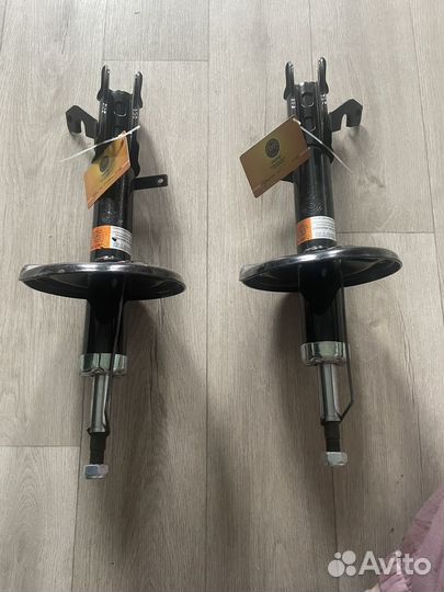 Стойка передняя Toyota Corolla