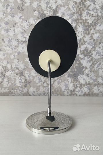 Зеркало на ножке, косметическое