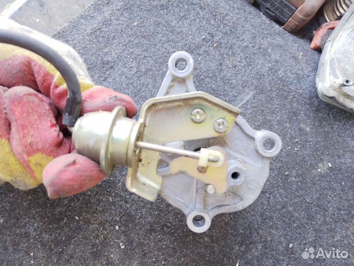 Заслонка с клапаном Ниссан Тиана J31 2.3