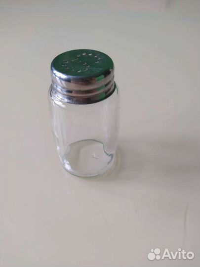 Стеклянная солонка