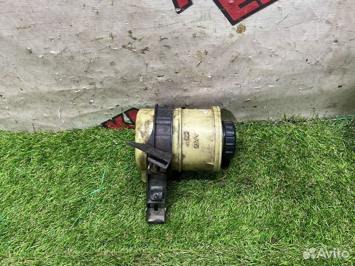 Бачок гура Renault Sandero