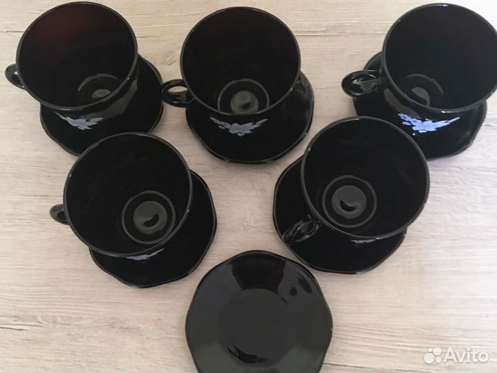 5 чашек, 6 блюдец