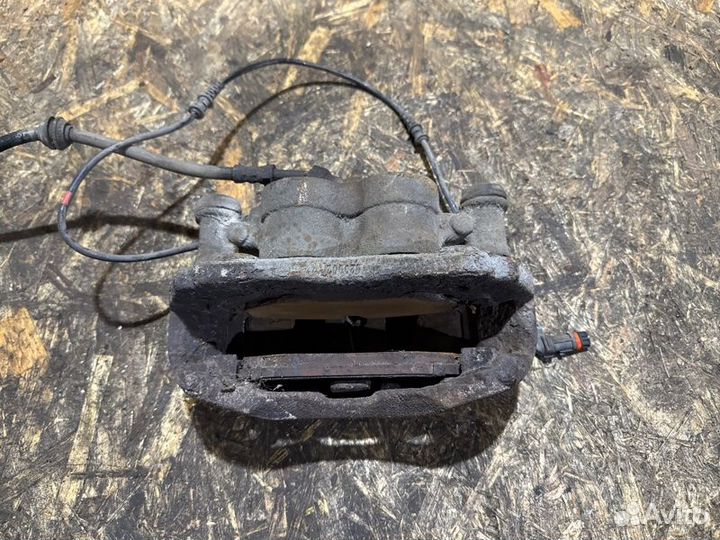 Суппорт тормозной передний левый Mercedes Vito 639