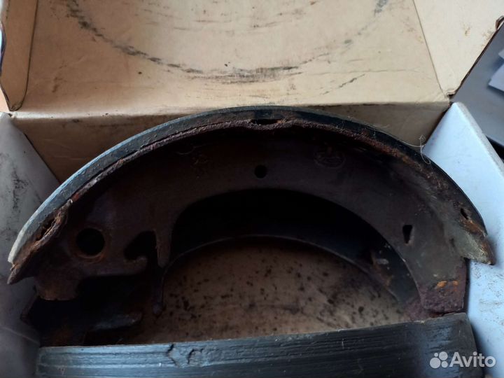 Колодка заднего тормоза с фрикционной накладкой