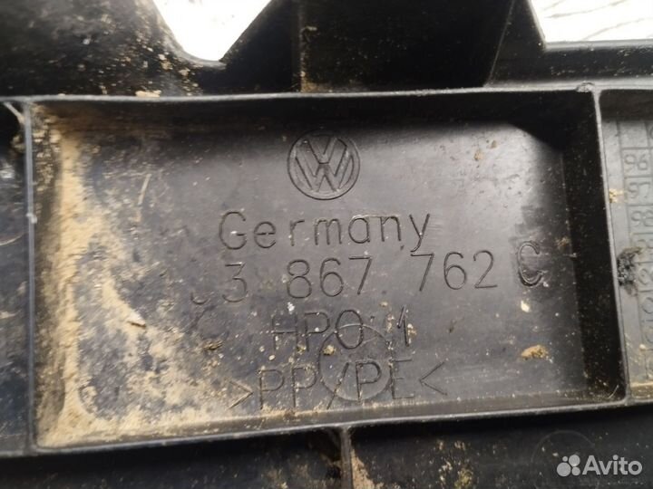 Опора полки багажника правая Golf IV