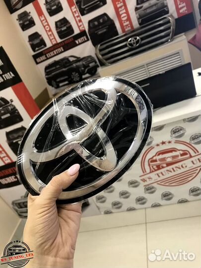 Эмблема стеклянная Toyota E127