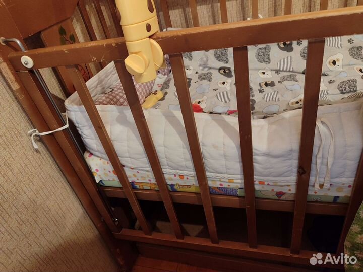 Детская кроватка с матрасом