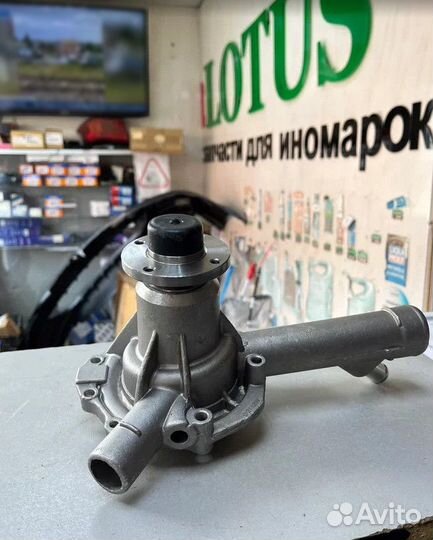 Помпа mercedes C W202 E W210 111 мотор