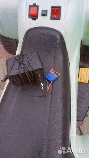 Детский квадроцикл на аккумуляторе