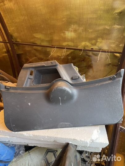 Обшивка багажника nissan march k12