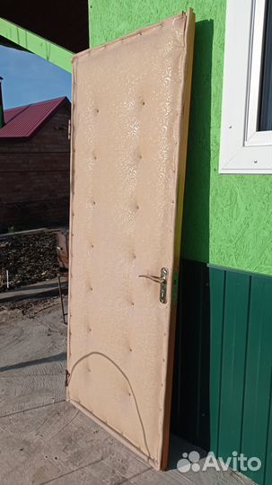 Дверь входная деревянная