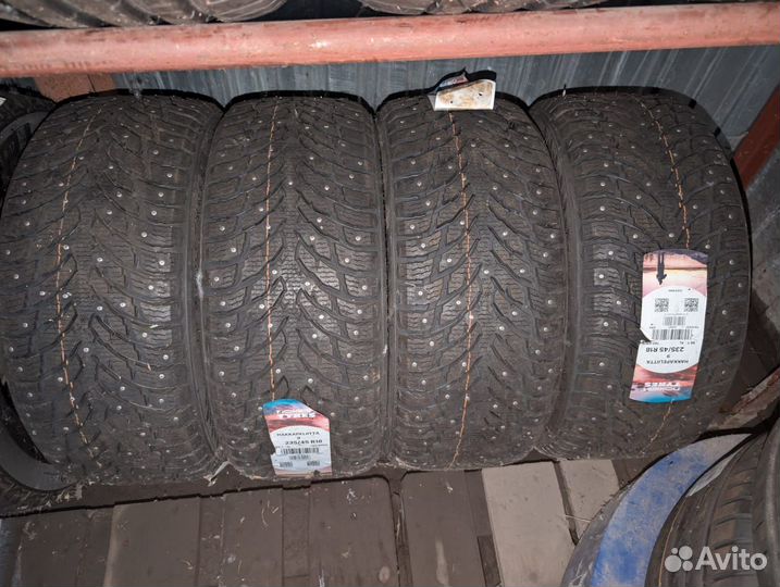 Nokian Tyres Hakkapeliitta 9 235/45 R18