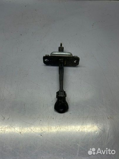 Ограничитель двери передний левый Hyundai Solaris