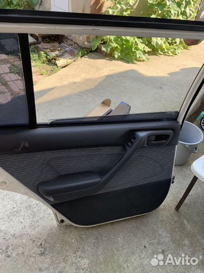 Дверь левая задняя toyota Caldina