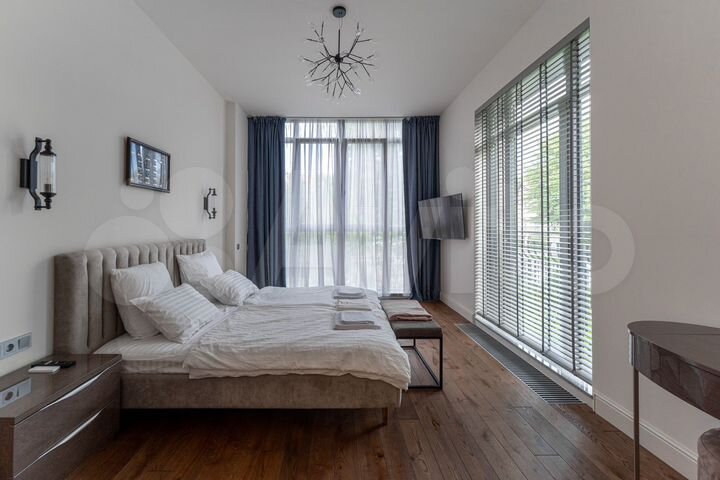 2-к. квартира, 90 м², 1/4 эт.