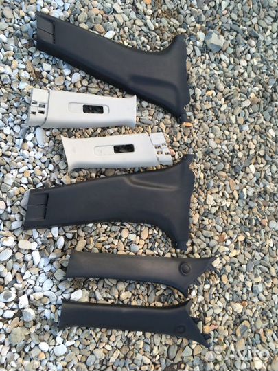 Nissan Juke 2012 F15 накладка стойки кузова