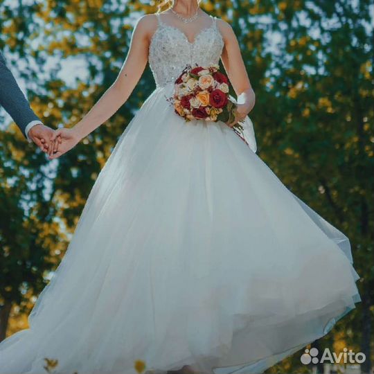 Свадебное платье со шлейфом