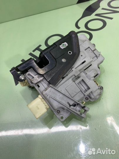 Замок боковой двери передний левый Audi Q7 4L 3.0D