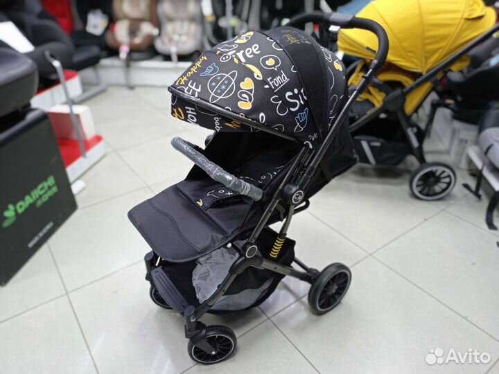 Прогулочная коляска luxmom 525 с перекидной ручкой