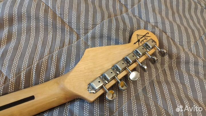 Реплика Fender Stratocaster санбёрст доработанная