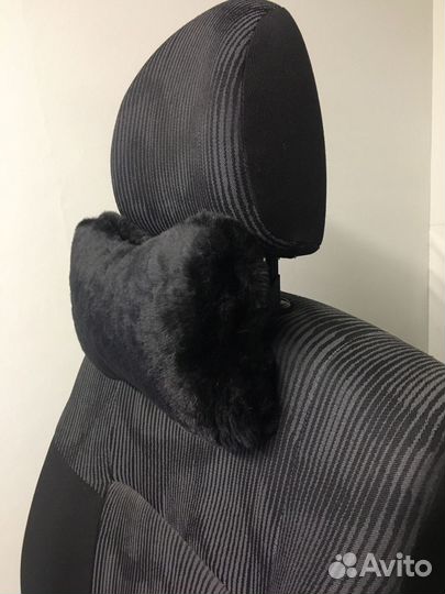 Подушка на подголовник искусственный мех черный