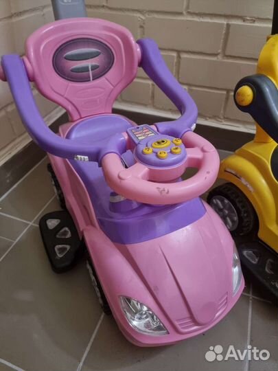 Детская машинка каталка с ручкой