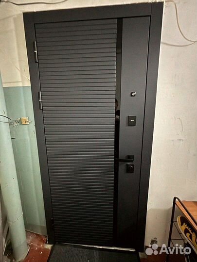 Дверь входная железная уличная