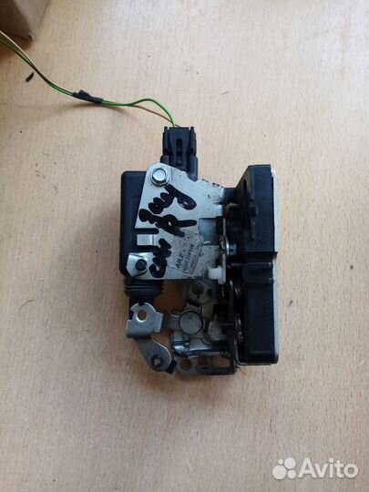 Замок задней правой двери renault sandero 1