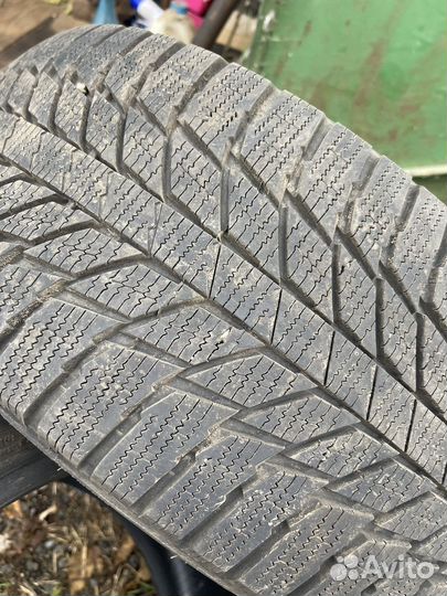 Bridgestone B250 225/40 R18 92R