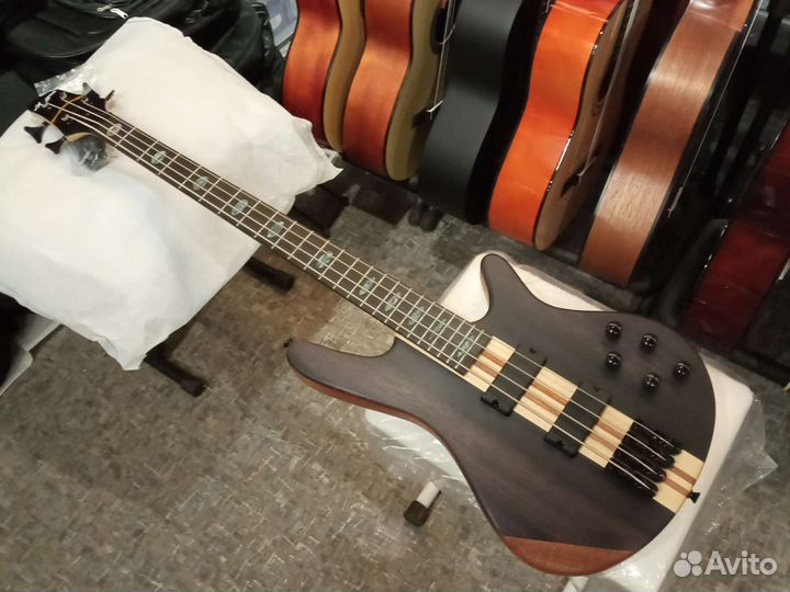 Бас-гитары Magna, сквозной гриф