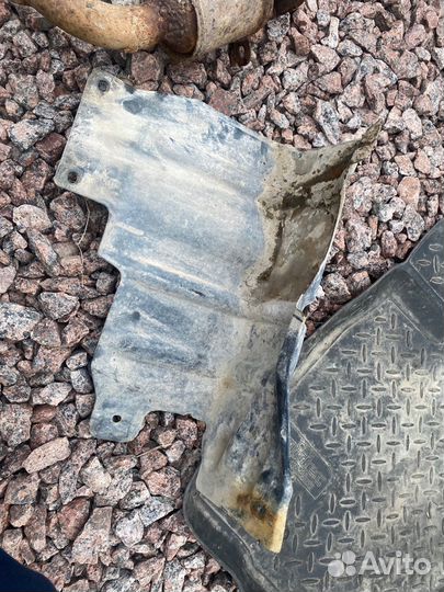 Пыльник двигателя боковой правый заз шанс