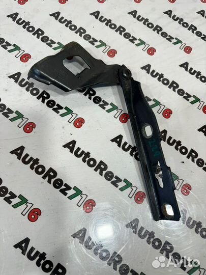 Петля капота левая Audi A4 B8 CDN 2.0 2014