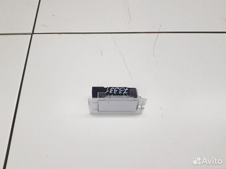 Плафон внутреннего освещения (Genesis G80 I)