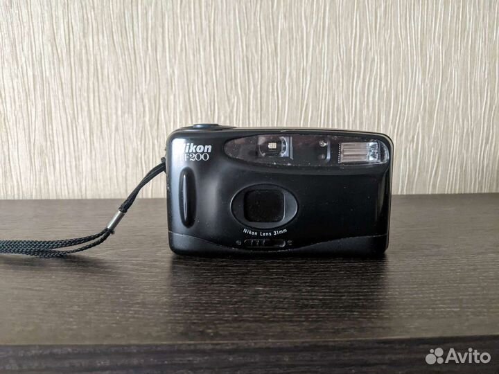 Плёночный фотоаппарат Nikon EF200