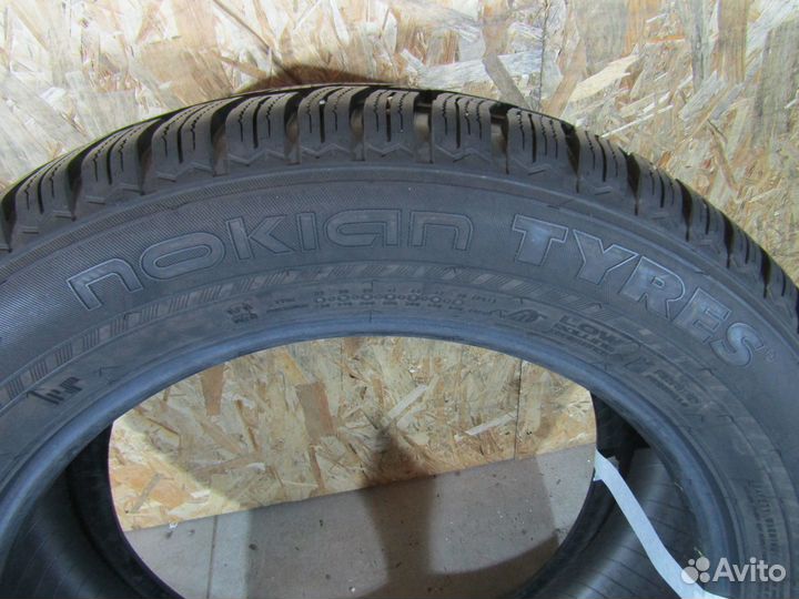 Nokian Tyres WR SUV 4 235/55 R18