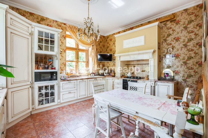 Дом 432,2 м² на участке 16,5 сот.