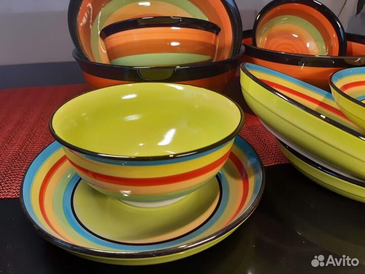 Набор керамической цветной посуды