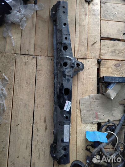 Нижняя панель телевизора Toyota Rav4