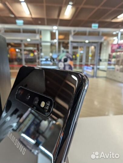 Samsung Galaxy S10+, 8/128 ГБ