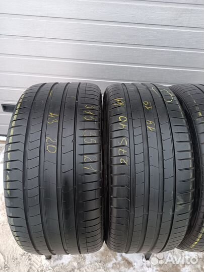 Pirelli P Zero PZ4 275/40 R21 и 315/35 R21