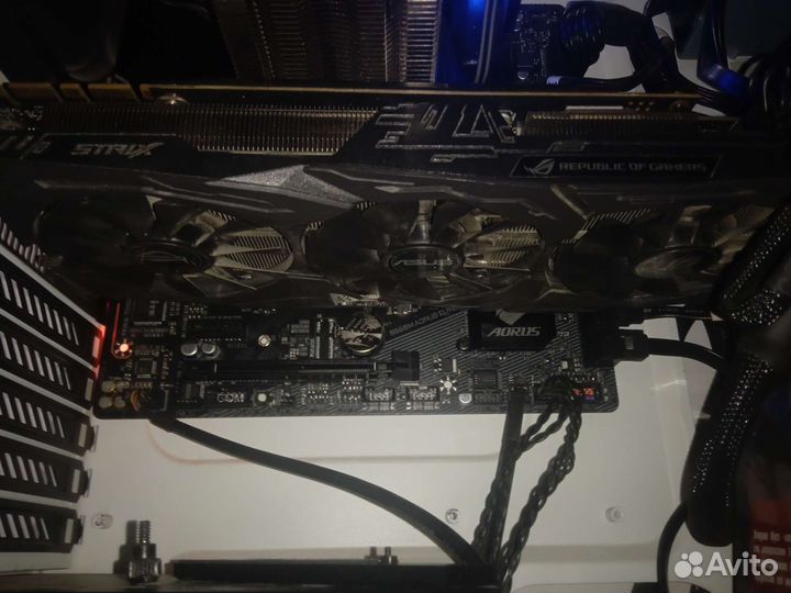 Видеокарта Asus GeForce GTX 1070 strix OC