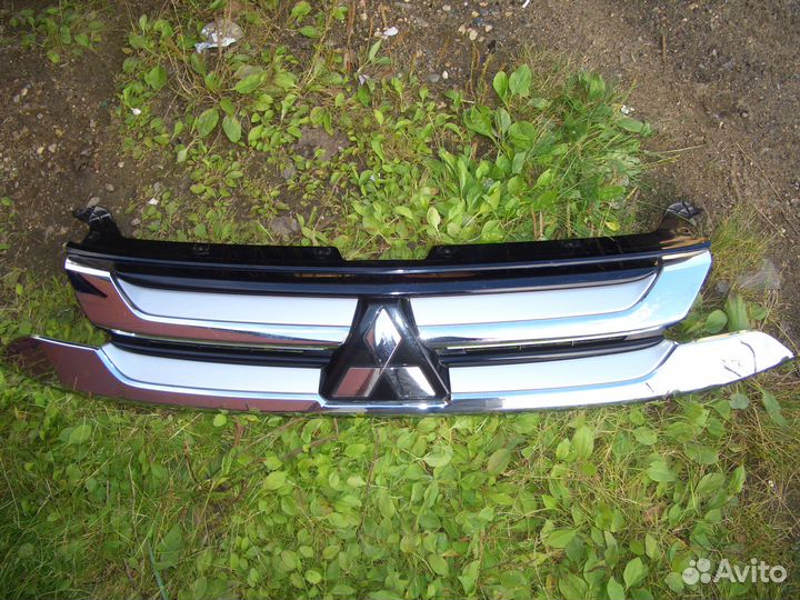 Решётка радиатора Митсубиси Аутлендер GF с15